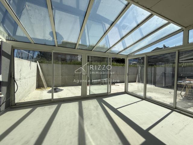 T4 entièrement rénové avec jardin, terrasse, garage et véran