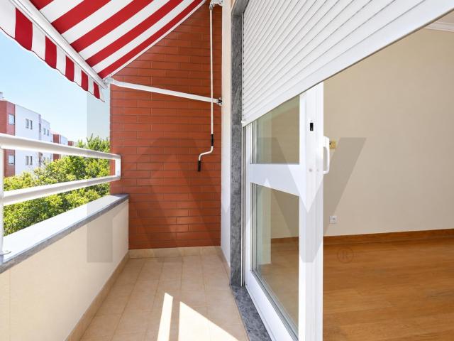 T4 Luminoso e Amplo com Excelente Acessibilidade a Lisboa