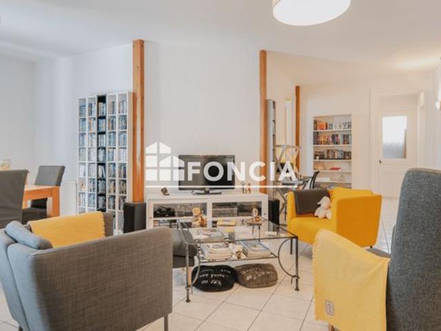T4 lumineux avec cour privative rare – Centre Firminy