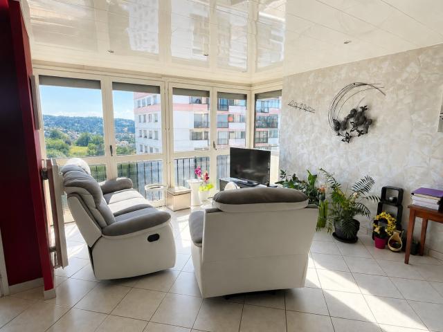 T4 lumineux de 84 m2 avec vue dégagée Garage en option