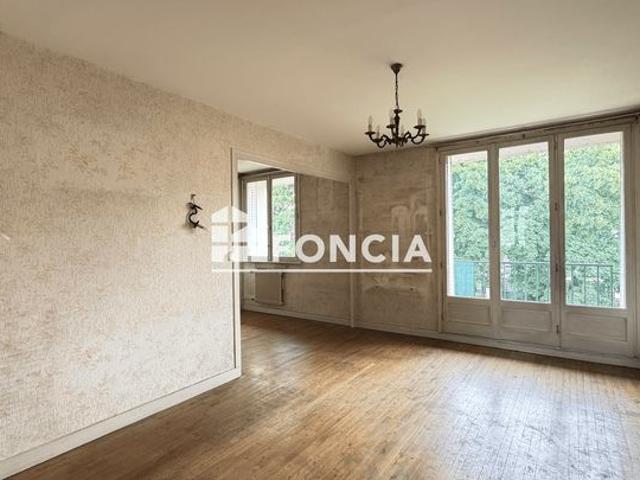 T4 lumineux quartier Gratte Ciel Double séjour avec balcon