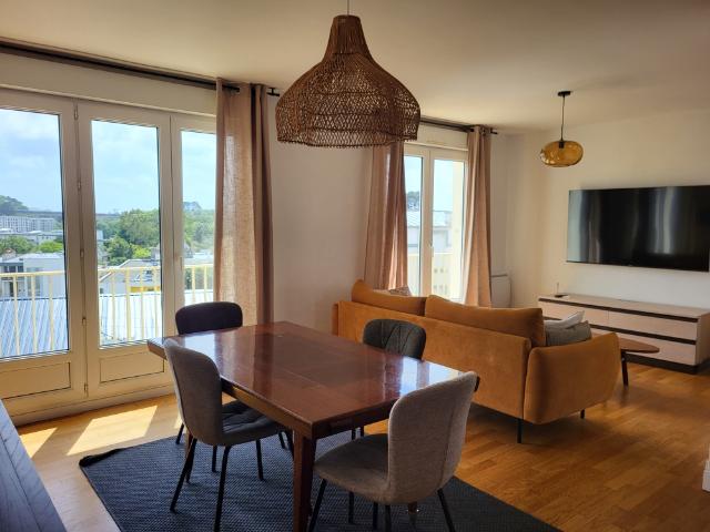 T4 MEUBLÉ ASCENSEUR RUE DE LOSTALLEN 76 m²