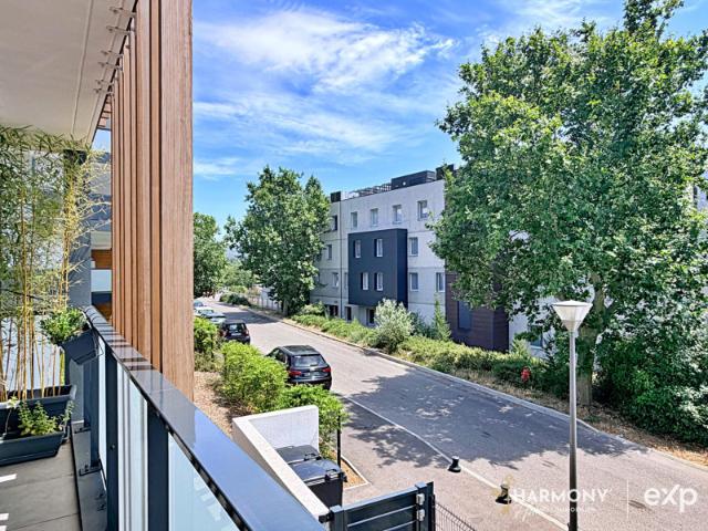 T4 moderne avec terrasse et box