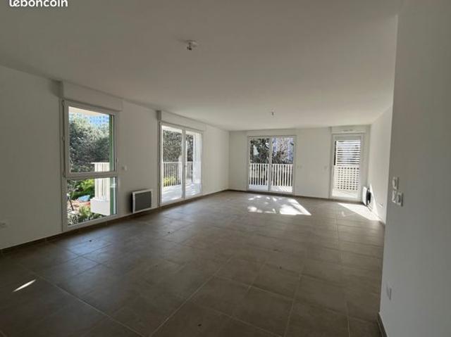T4 neuf terrasse + 2 parkings