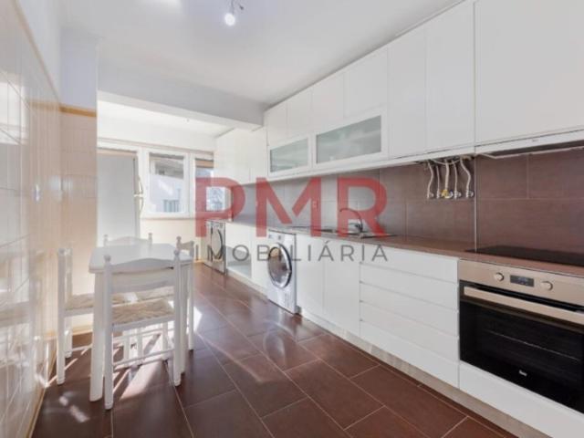 Apartamento T4 no Alto dos Moinhos