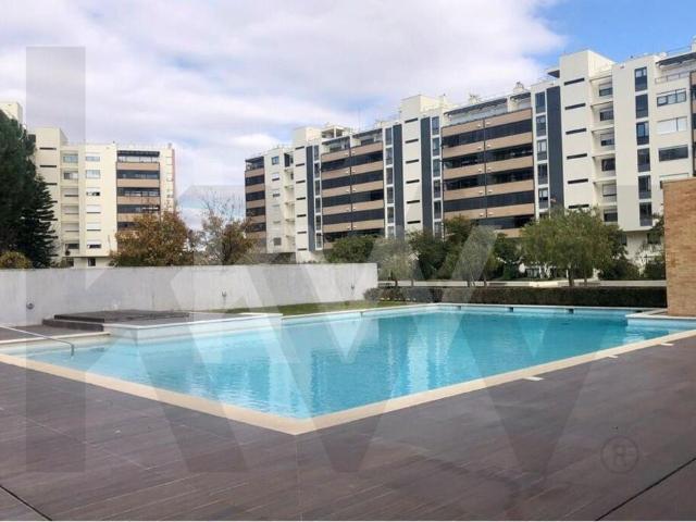 T4 no Condomínio Jardim das Laranjeiras São Domingos de Benfica