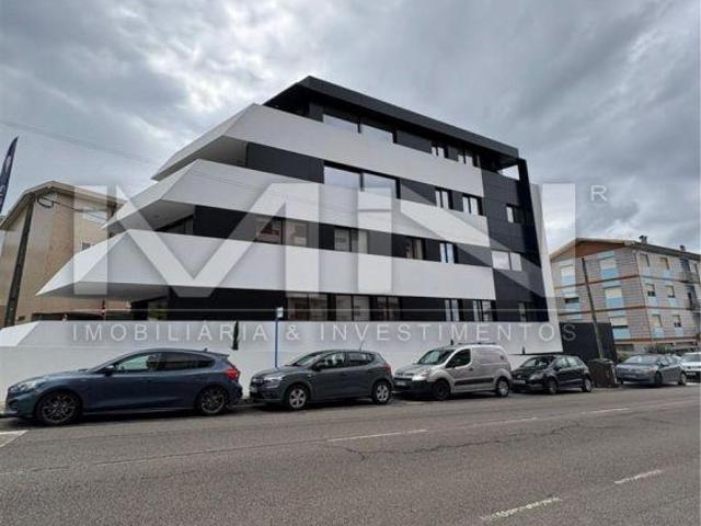 T4 Novo c/ Terraço e garagem fechada | 26064085402