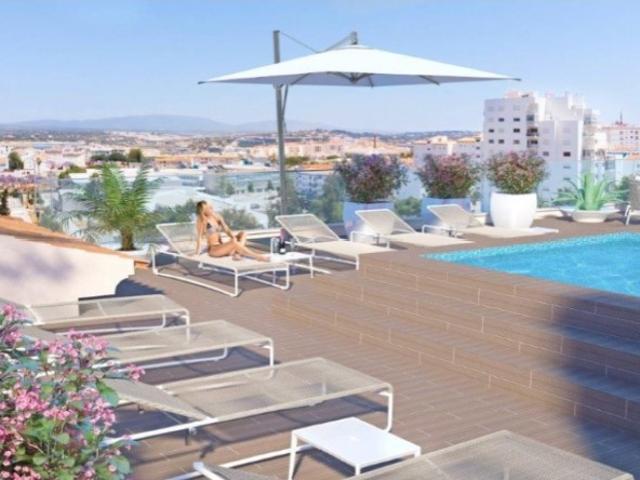 T4, NOVO, Centro LAGOS ALGARVE, c/ PISCINA e Estacionamento 2 minutos PRAIAS!