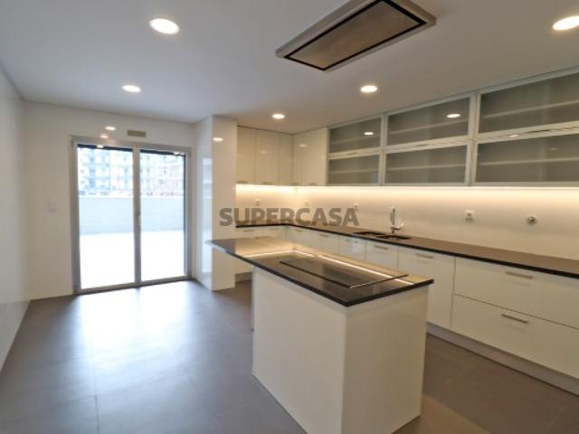 T4 CONSTRUÇÃO NOVA com terraço e garagem em Colinas do Cruzeiro Odivelas, a 10 min. de Lisboa