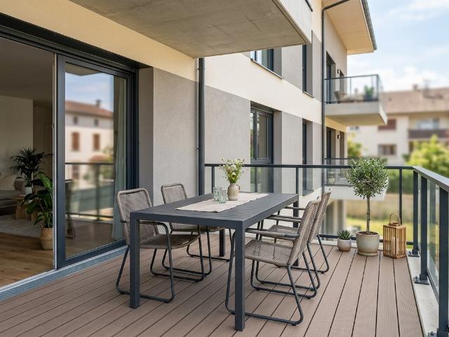 T4 orienté PLEIN SUD avec BALCON, PARKING, PROCHE LAC et TRANSPORTS