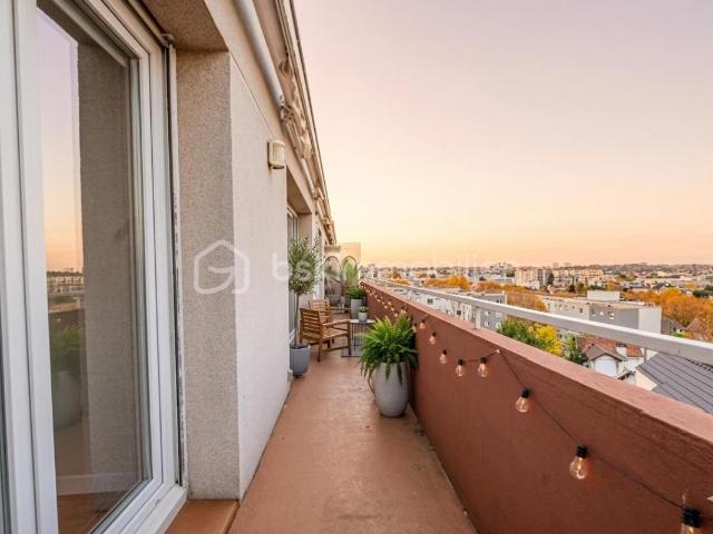 T4 PLEIN SUD DERNIER ETAGE 83 m2