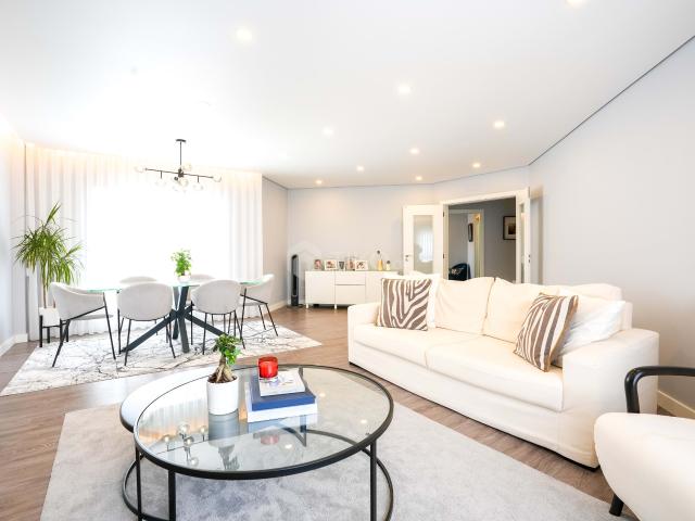 T4 PREMIUM REMODELADO EM 2026 | 170 M² | SMART HOME | 2 GARAGENS | VENTEIRA AMADORA