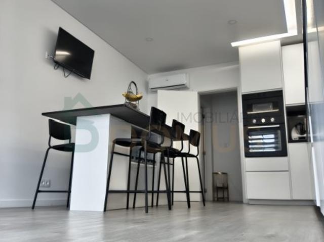 T4 remodelado com parqueamento Samora Correia