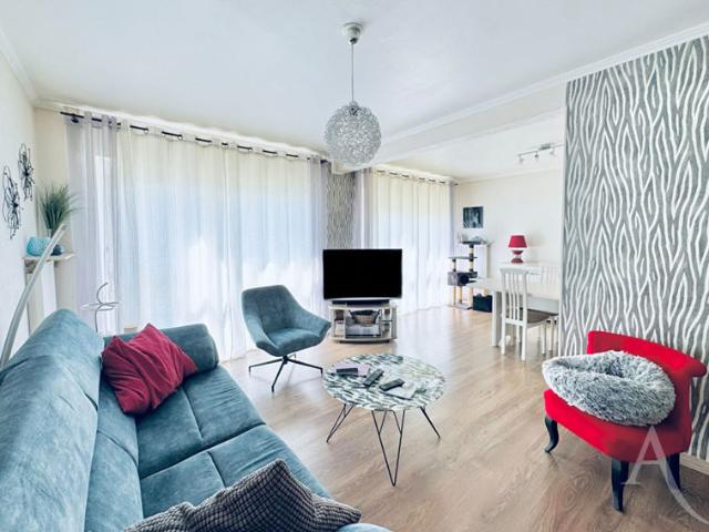 Grand T4 rénové avec ses 2 garages, ses 2 jardins et sa cave