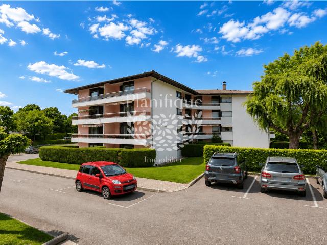 T4 rénové avec terrasse et vue montagnes à Annecy / Cran Gevrier