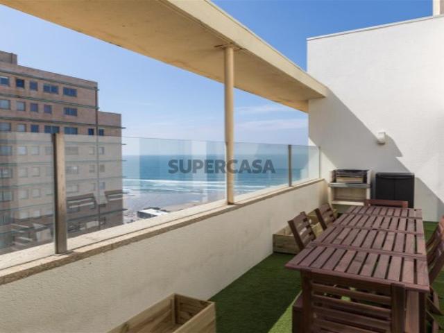 T4 Recuado e vista mar na praia de Matosinhos Sul