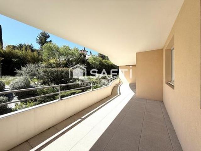 T4 récent avec terrasse 30 m² + parking – Lumineux et moderne