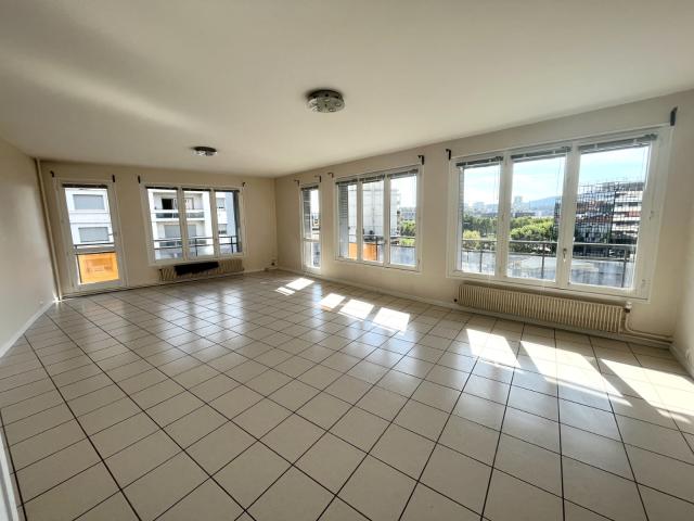 T4 spacieux et lumineux de 145 m2 Hyper Centre de CLERMONT FERRAND T4 meublé Lyon 3 – Beau T3 lumineux avec parquet ancien et vue dégagée
