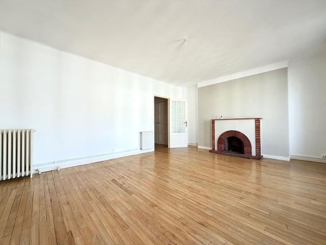 T4 SQUARE DU COMMANDANT L'HERMINIER 82.46 m²