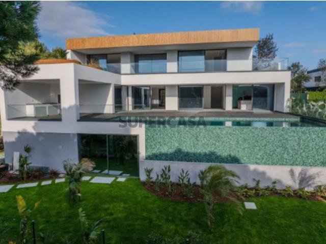 Moradia T5+1 Contemporânea com Piscina, Rooftop e Vista Deslumbrante | Cascais
