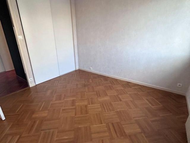 T5 96m² traversant lumineux secteur clinique