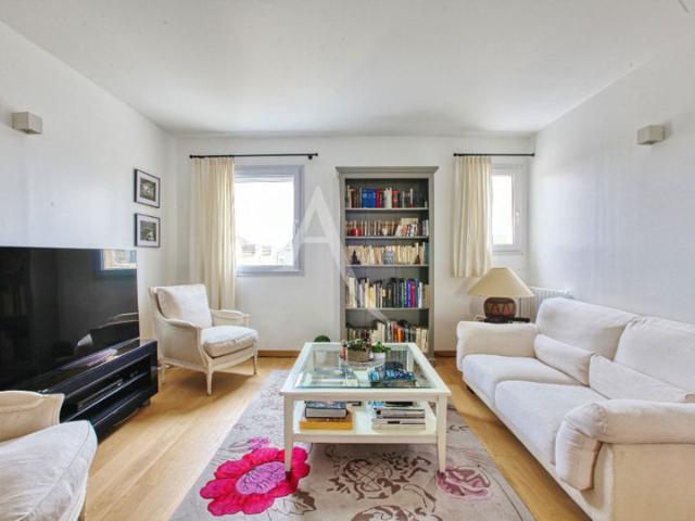 T5 3 CHAMBRES 98m² DOUBLE BALCON ET PARKING MEULAN CENTRE