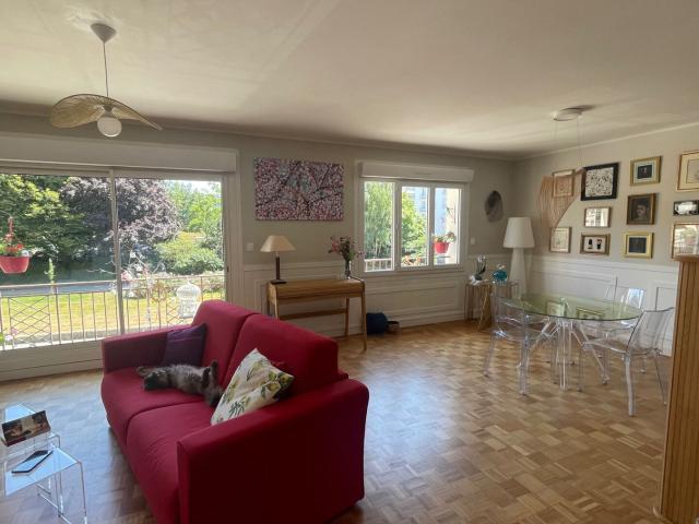 T5 Ascenseur et Balcon Rue Branda 116.09 m2