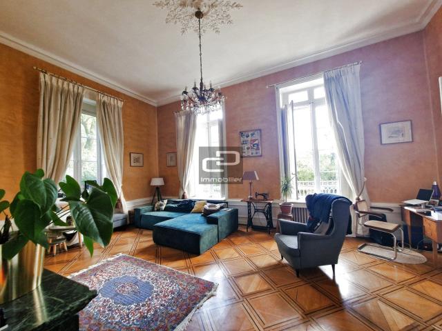 T5 avec cachet dans maison de Maître