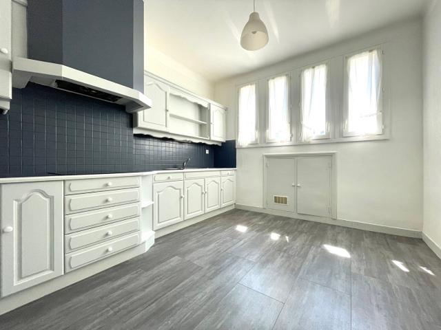 T5 AVEC GARAGE RUE D'AIGUILLON 100 m²