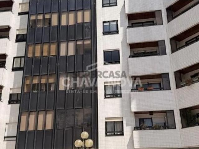 T5 c/ Varanda e Garagem Box no Centro de Vila Nova de Gaia