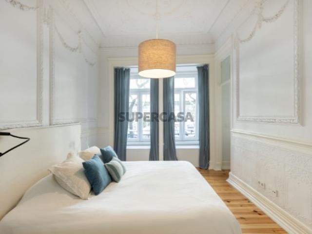 T5 com jardim privado nas Avenidas Novas Lisboa