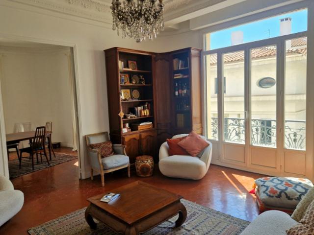 T5 de 152 m2, immeuble Art Déco, ascenseur Haute Ville