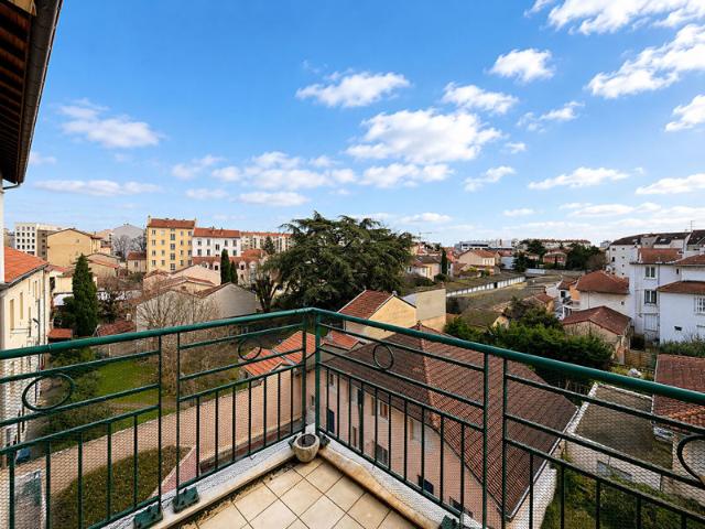 T5 dernier étage 140m2 en Duplex Lyon 3ème