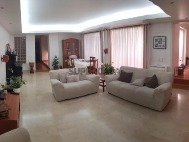 T5 Dúplex na Venteira Amadora com jardim interior e Terraço