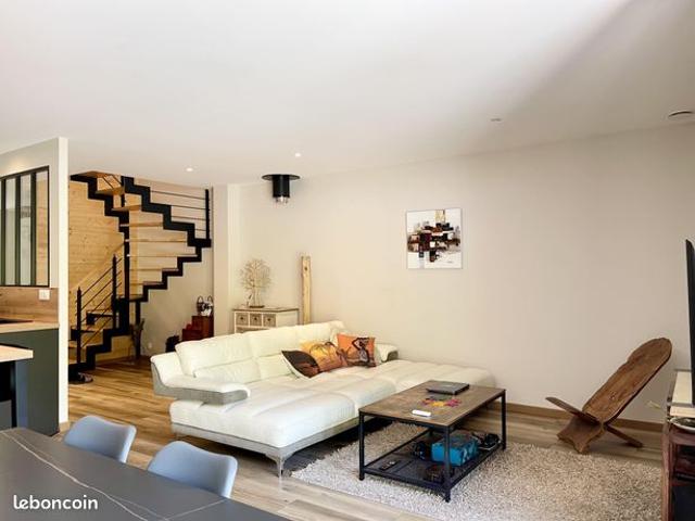 T5 DUPLEX BBC ÉCOLOGIQUE AVEC 6 900 m² DE NATURE – ÉTAUX
