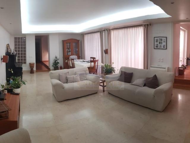 T5 Duplex em zona tranquila na Venteira, Amadora com jardim interior e Terraço