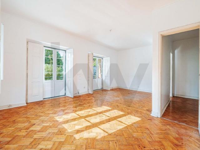 T5 em São Bento, Santarém espaço, luz natural e um enorme potencial para criar a casa ideal