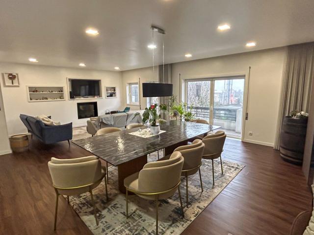 T5 exclusivo, com um apartamento por piso, no coração da cidade