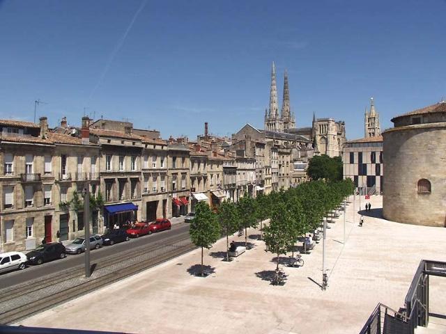 T5 meublé, Face Ecole de Magistrature &Tramway