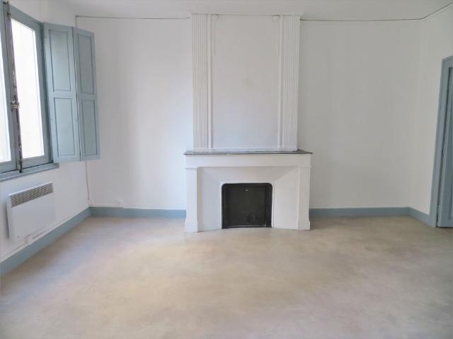 T5, Rue de l’Aspic, 900€ H.C, 113m²