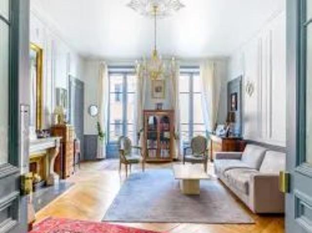 Très bel appartement ancien 4chambres Charme Traversant et lumineux