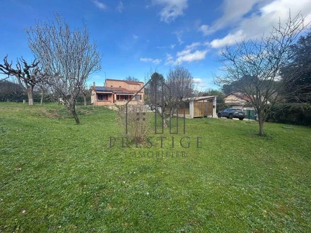 Maison familiale avec piscine et grand terrain arboré à Aubagne