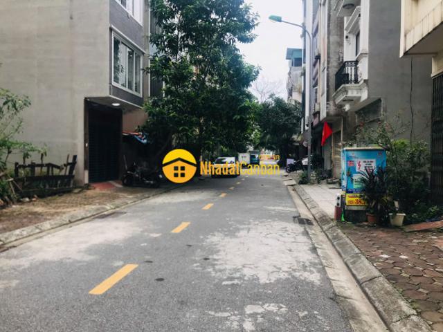 Đất đẹp hiếm đường ô tô tránh giá rẻ tái định cư giang biên dt 40m2. Giá 7.5 tỷ
