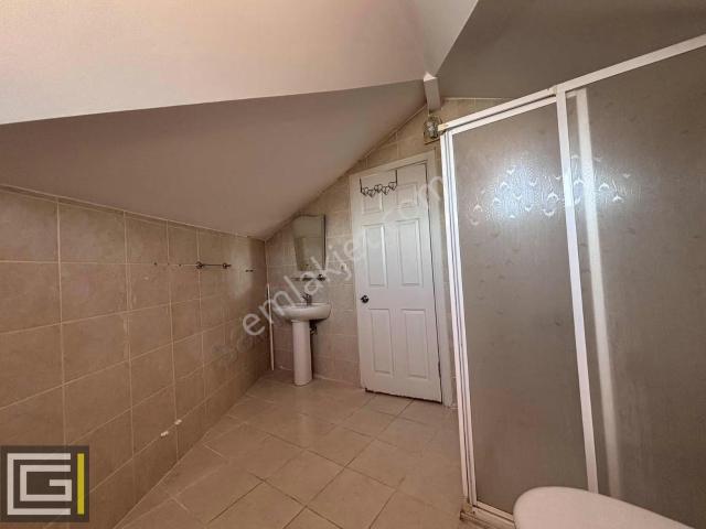 Taşyaka Mahallesinde Çatı Dubleks 3+1 Kiralık Çift Banyolu Daire