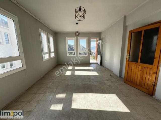 Taşyaka Patlangıç'ta 2+1 Kapalı Mutfak Geniş Satılık Daire