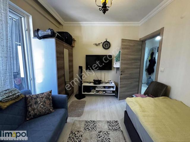 Taşyaka/pazaryeri Avm Yakını 2+1 Ara Kat Satılık Daire