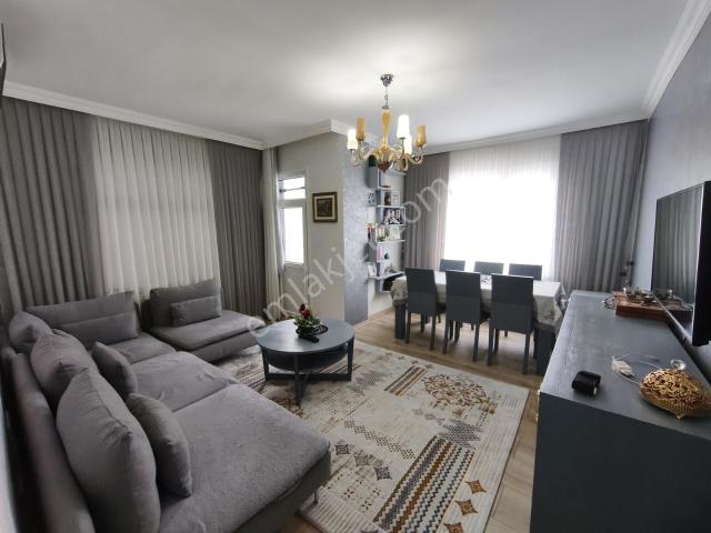 Taşdelen Ana Cadde Üzerinde 130m2 İçi Yenilenmiş Satılık 3+1