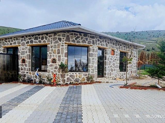 TAŞ DUVARLA ÇEVRİLİ TAPULU GÜVENLİKLİ SİTE İÇERİSİNDE BAHÇE