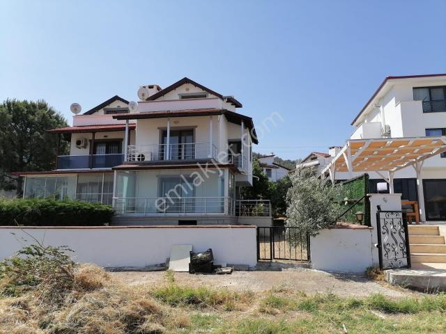 Taş Emlak'tan Denize Sıfır Manzaralı 3+1 Villa