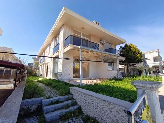 Taş Emlak'tan Sarımsaklı'da Plaja Yakın Bakımlı Villa